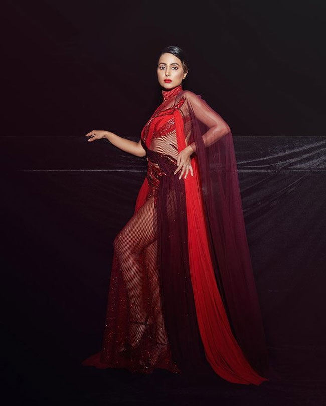 Staggering Poses Of Hina Khan In Red